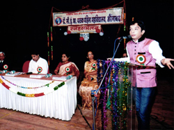 TV actor dr nilesh sable addressing students @ gathering 2013-14