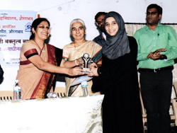 inter collegeate eloction competition winner-guest Dr kalpalata bharaswadkar Dr manik bhise Dr deshpande